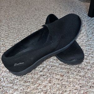 Sketchers- relaxed fit, air cooled, memory foam